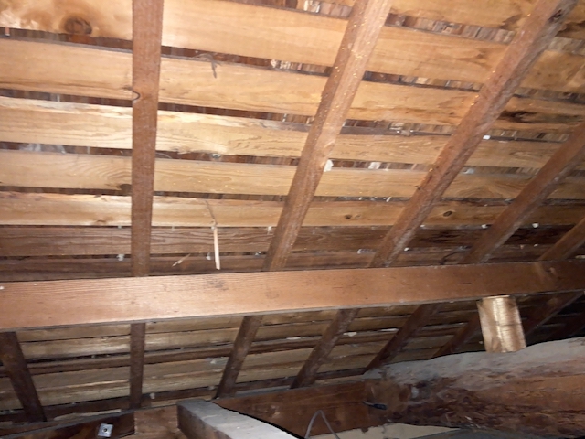 屋根裏・別箇所